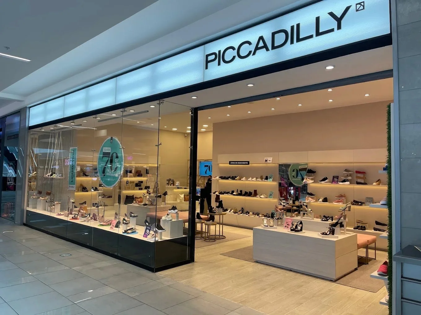 Piccadilly Ambato